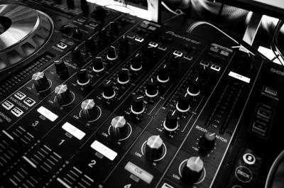 Radio La Tuya 